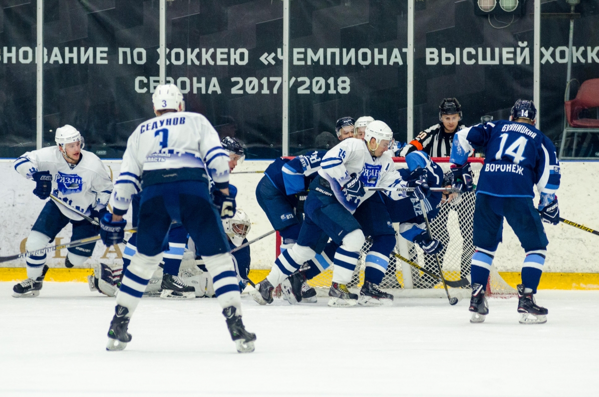 Расписание хоккейного клуба рязань. Вятич хоккей Рязань. Хоккейный клуб Вятич Рязань. Майка игрока хк Вятич Рязань.