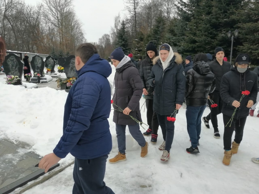 ХК "Россошь" почтил память погибших хоккеистов "Локомотива"