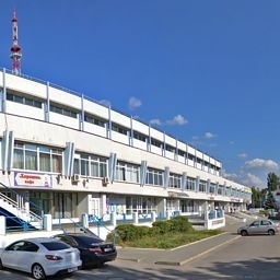 Набор мальчиков и девочек для занятий хоккеем